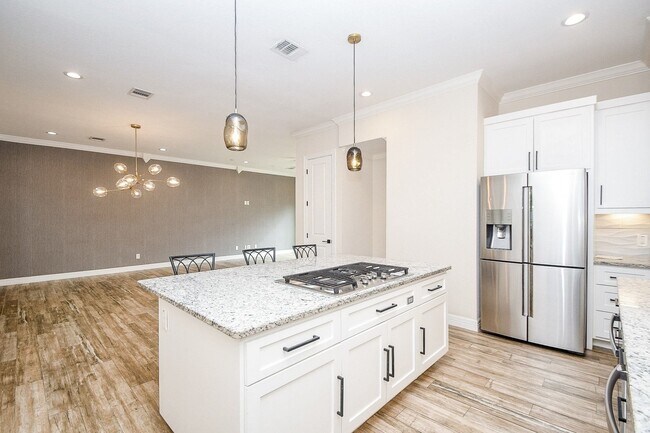 Building Photo - 710 Stanford St