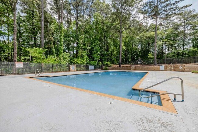 Building Photo - Affordable Living 20 Minutes from Everything Atlanta -2 Bedroom 2 1/2 Baths only $1300*