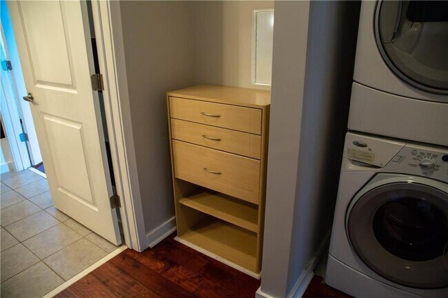 Building Photo - 400 W Peachtree St NW