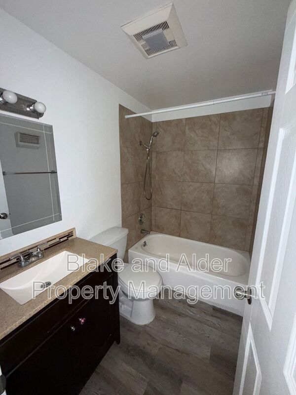 Building Photo - 3847 NE 152nd Ave