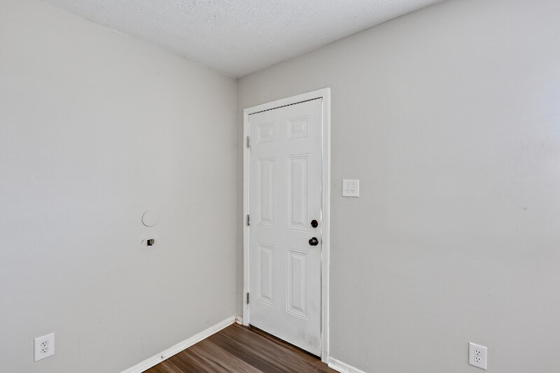 Building Photo - 206 Gunter St