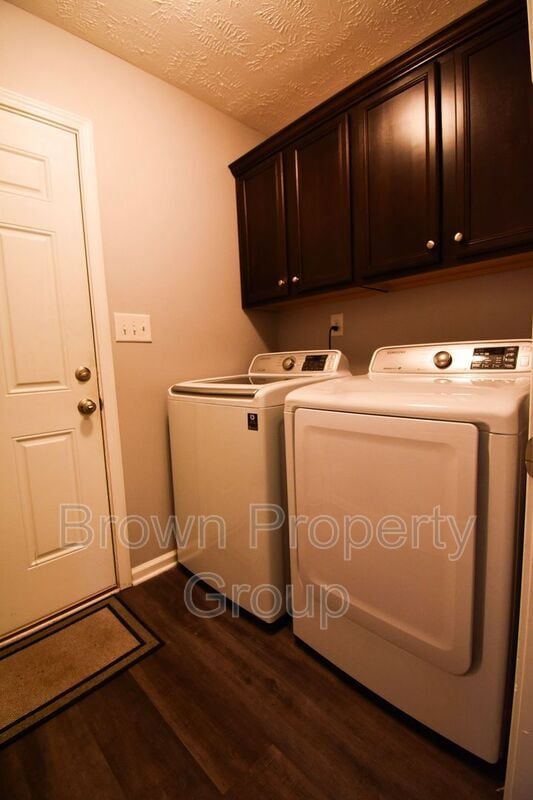 Building Photo - 494 Hogart St