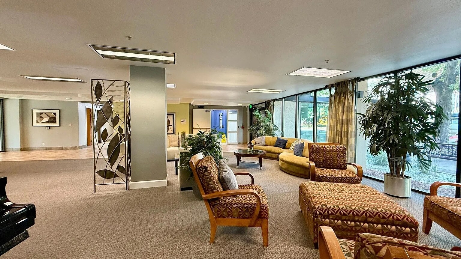 Building Photo - 417 E Kiowa