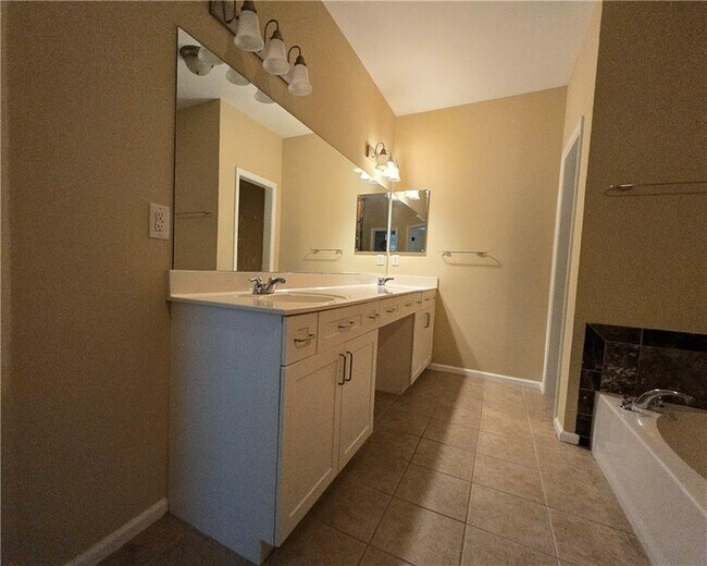 Building Photo - 1356 Bexley Pl