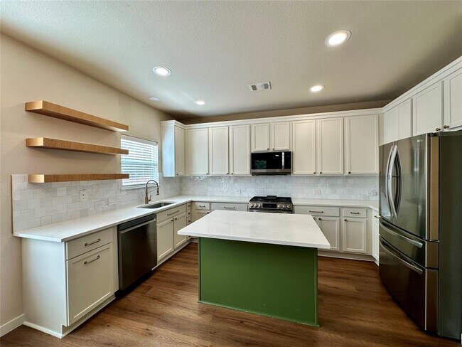 Building Photo - 10501 Wylie Dr