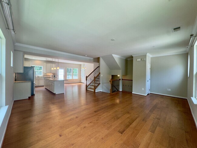 Building Photo - 1302 Dickinson Ct