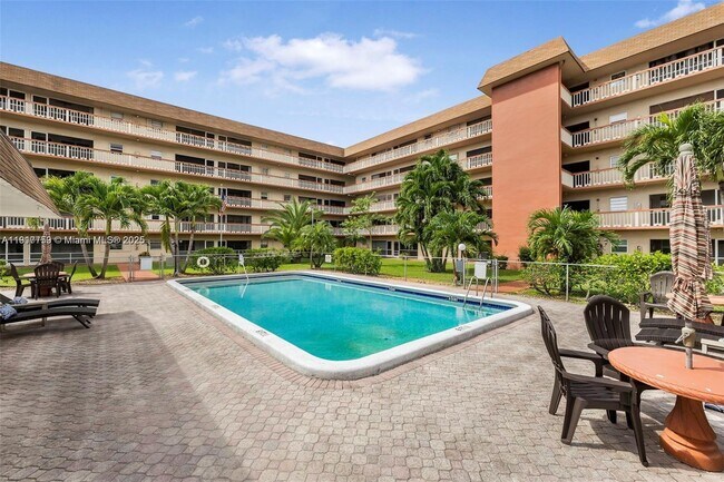 Building Photo - 5300 Washington St