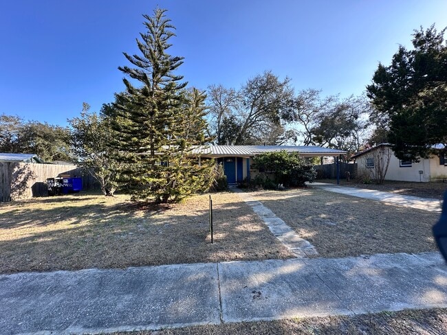 Building Photo - 263 Almansa Rd