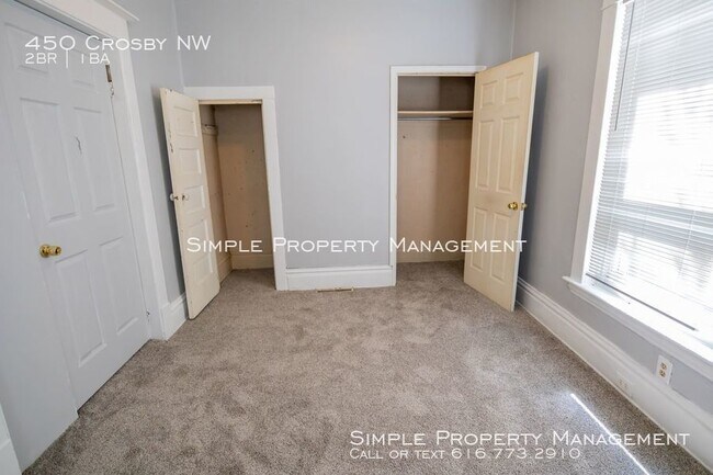 Building Photo - Nice 2 Bed 1 Bath on the NW Side!