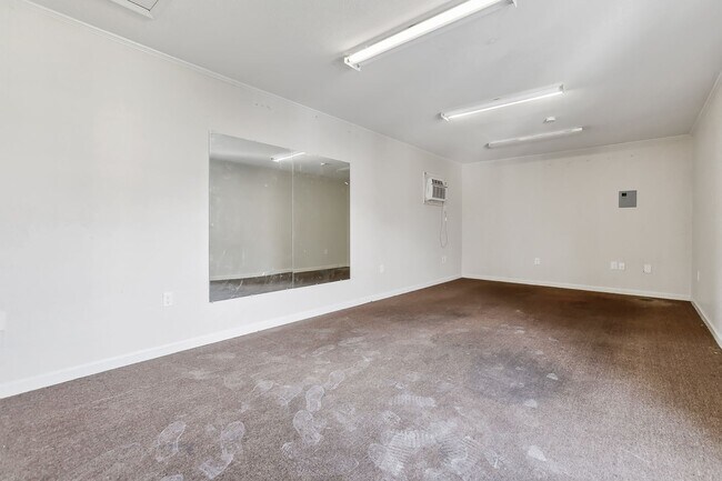 Building Photo - 604 Melanie Ave