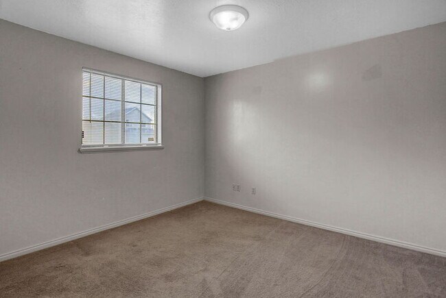 Building Photo - 1179 E 2450 N