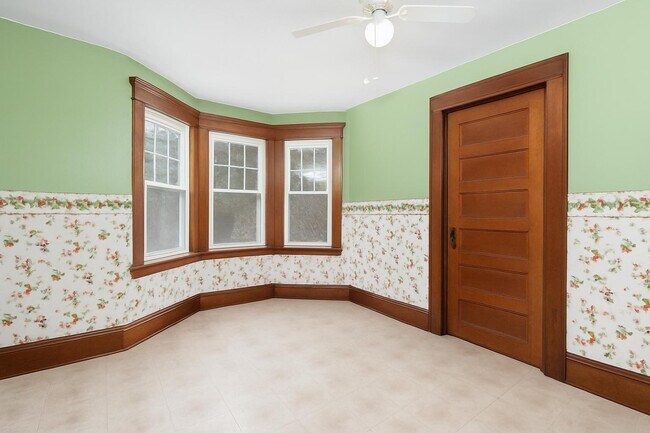 Building Photo - 409 Rowland St