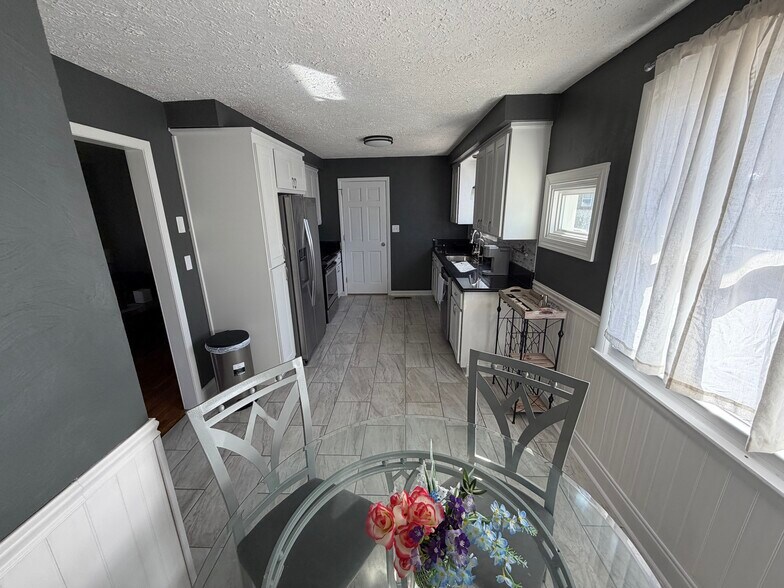 Building Photo - 401 Old Hopkinsville Hwy