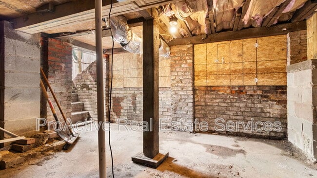 Building Photo - 417 W 30th St