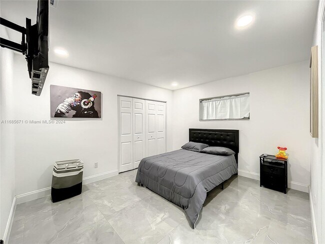 Building Photo - 1751 SW 30th Pl