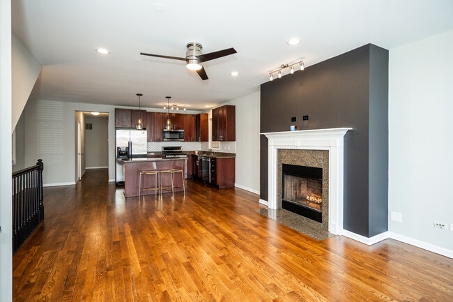 Building Photo - 6543 S Ingleside Ave
