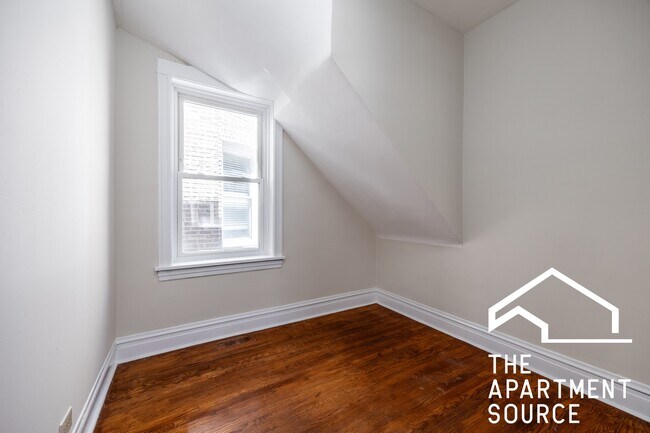 Building Photo - 2110 N Avers Ave