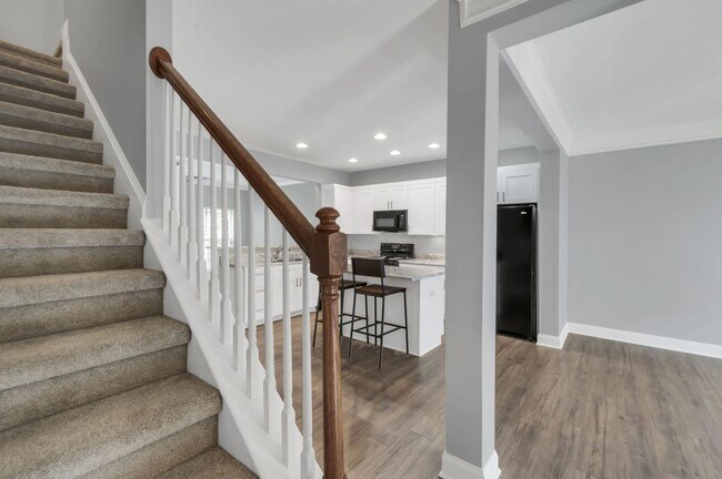 Building Photo - Awesome 3BE/2.5BA home in Bellevue!