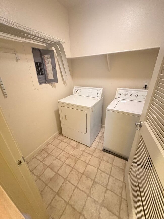 Building Photo - 9050 Double R Blvd