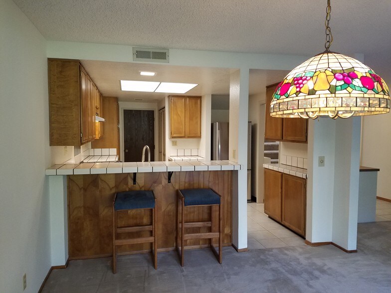 breakfast nook & kitchen - 1896 Mountain Creek Ct