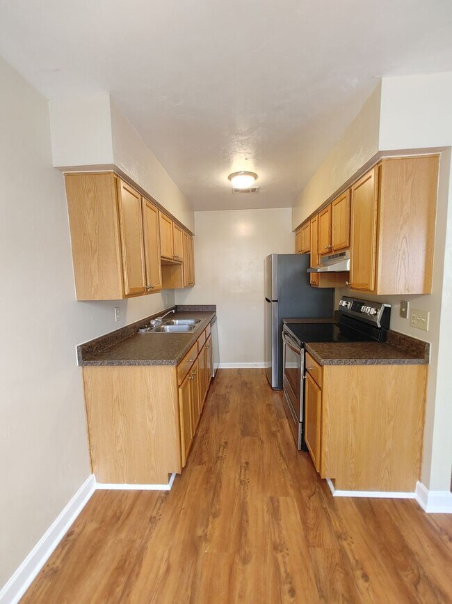 Building Photo - 4025 SW 21st Ln