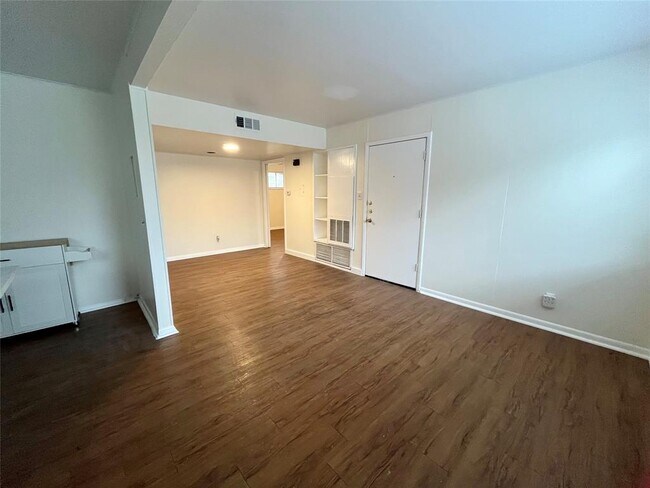 Building Photo - 3304 Red River St