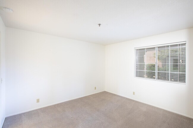 Building Photo - 2700 Lawrence Crossley Rd