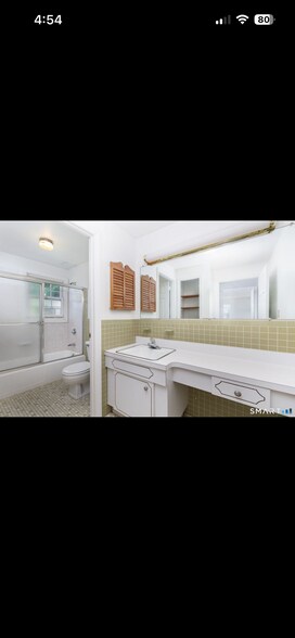 Building Photo - 1186 Middle Tpke W