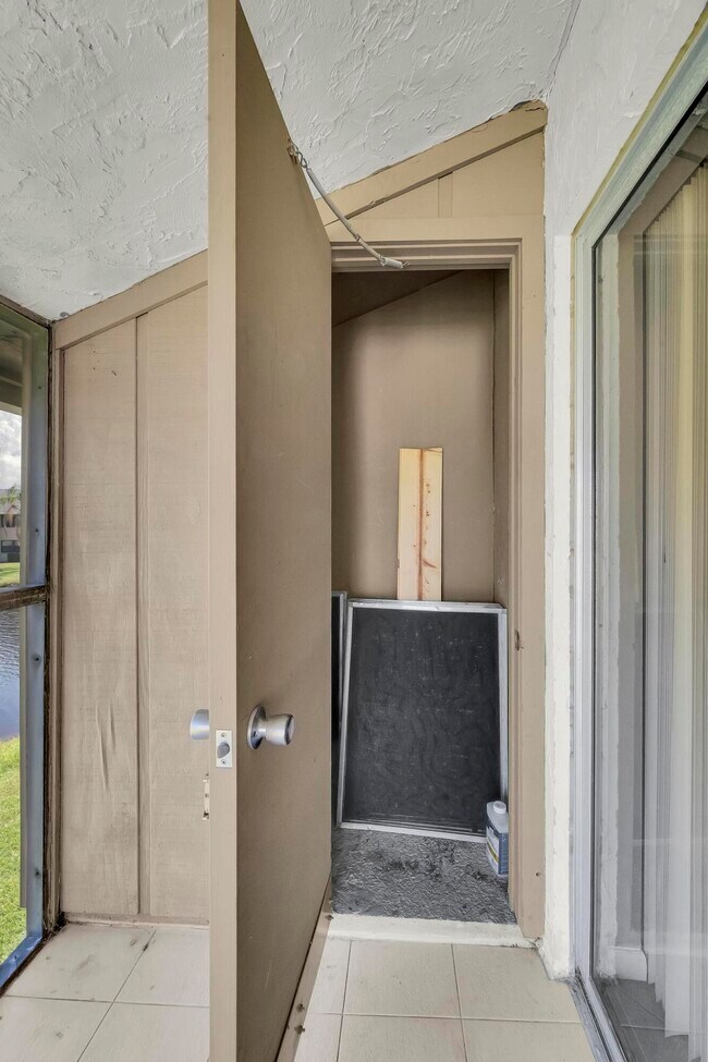 Building Photo - 3171 SE Aster Ln