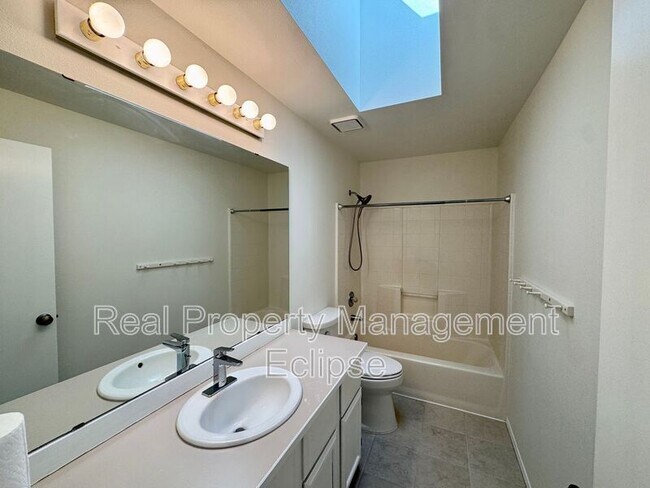 Building Photo - 7126 NE 165th Pl
