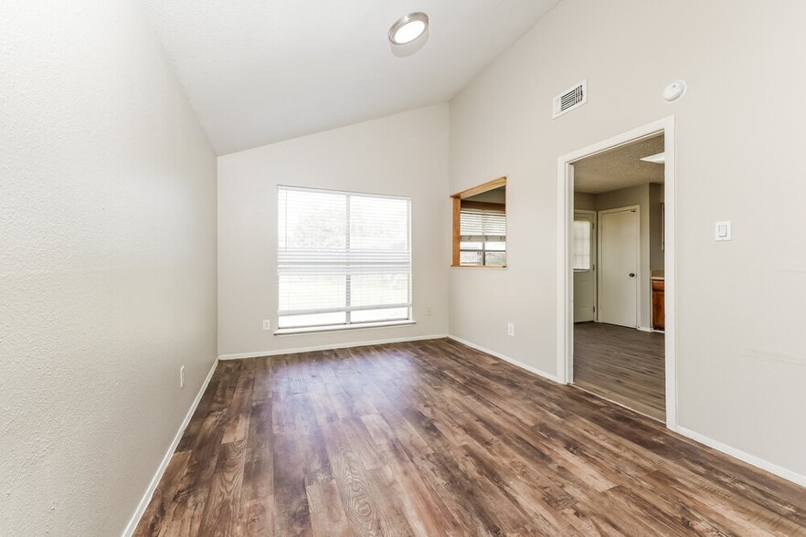 Building Photo - 19834 Packwood Dr