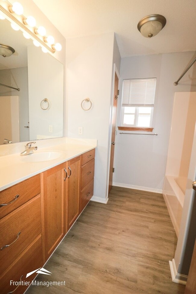 Building Photo - 3 Bedroom Ranch-Style Home in Quiet Neighb...