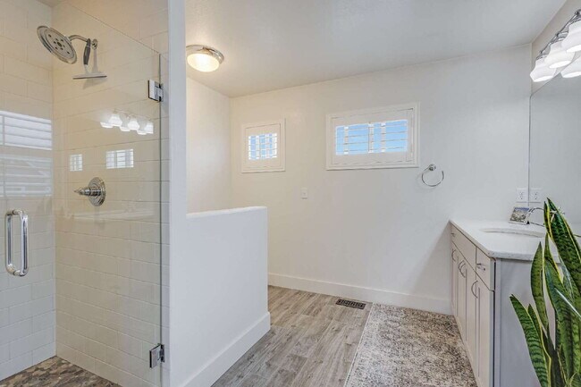 Building Photo - Beautiful mountain views from a Gold Hill Mesa corner lot with a hot tub!