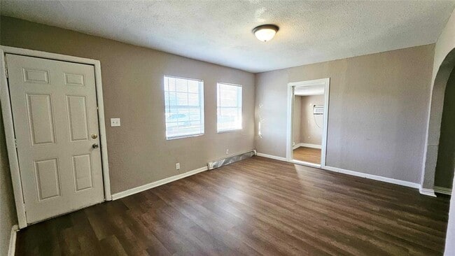 Building Photo - 1505 NE 29th St