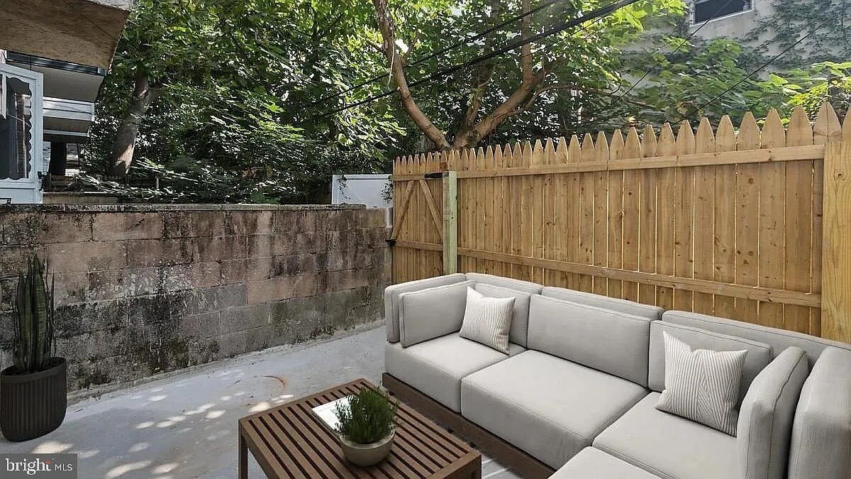 Building Photo - 2336 Pierce St