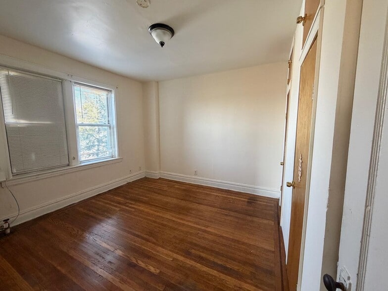 894 Kennedy Blvd 45 - 898 Kennedy Blvd