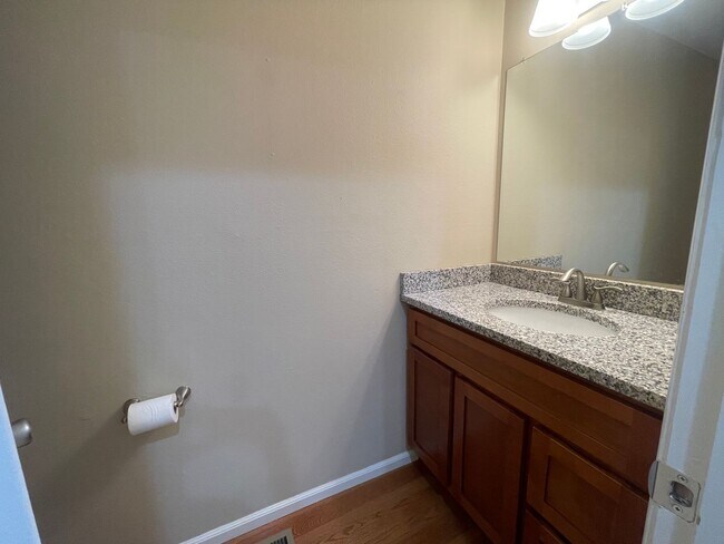 Building Photo - $0 DEPOSIT OPTION. LUXURIOUS 3BED/3.5 BATH...