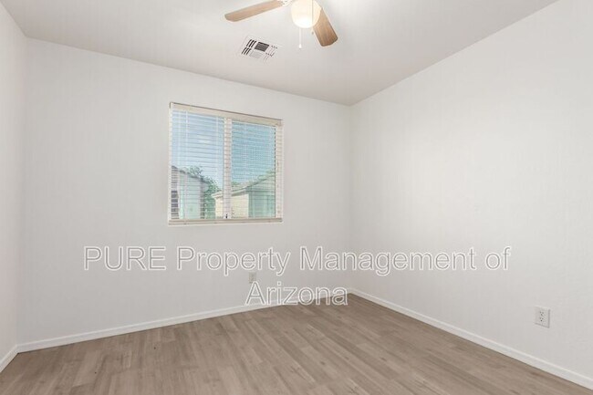 Building Photo - 4044 E Oakland St