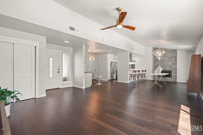 Building Photo - 5209 Pla Vada Dr