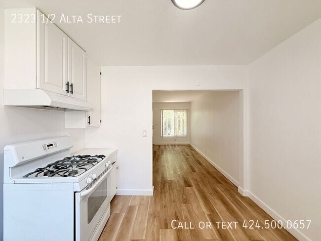 Building Photo - 2323 1/2 Alta Street-
