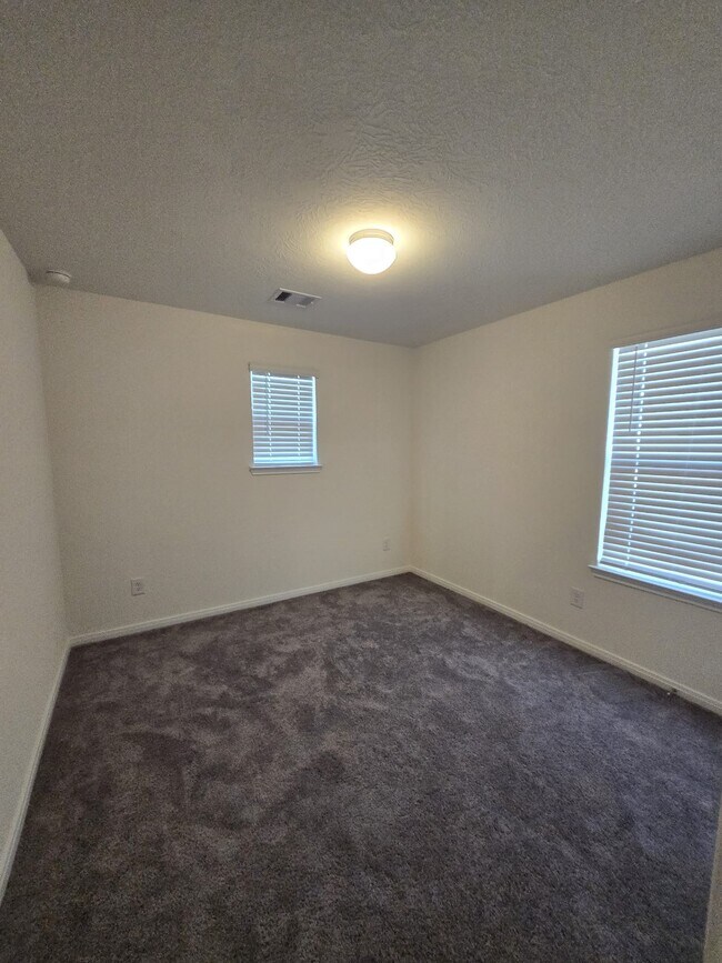 Building Photo - 25223 Sierra Mnr Ct