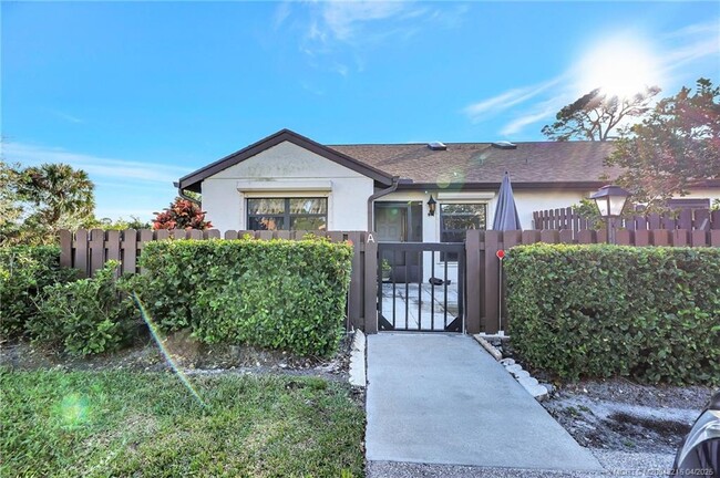 Primary Photo - 1514 SW Silver Pine Way