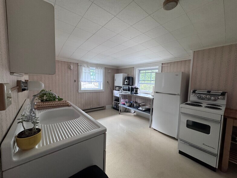Kitchen - 38 Broad St