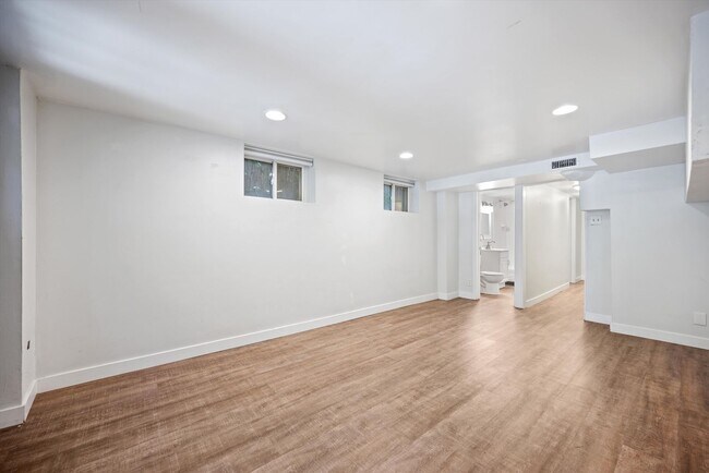 Building Photo - Historic Charm & Modern Comfort in Prime Platt Park Location
