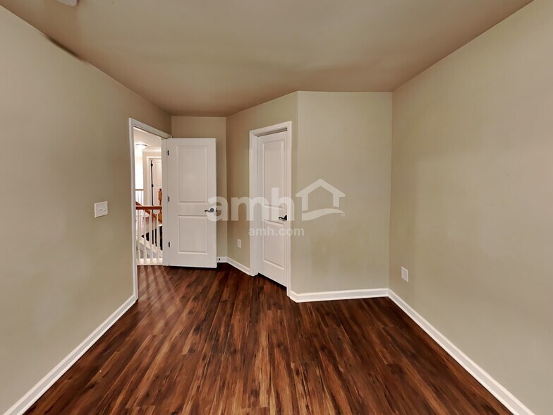 Building Photo - 531 Crestmont Ln