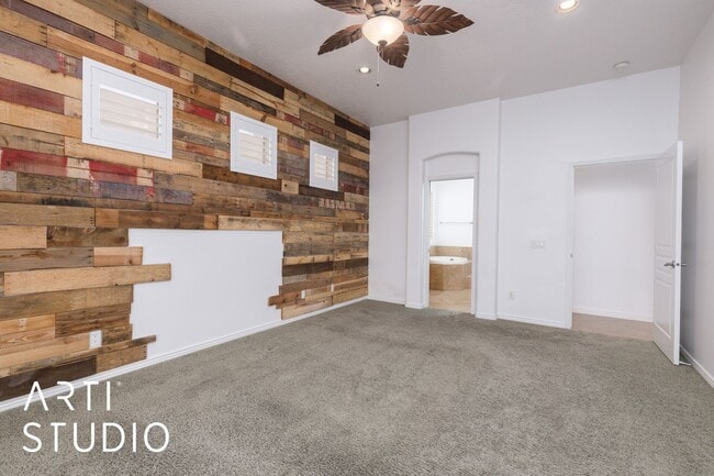 Building Photo - Beautiful 2-bedroom 2-bathroom and 2-car garage located in a gated community