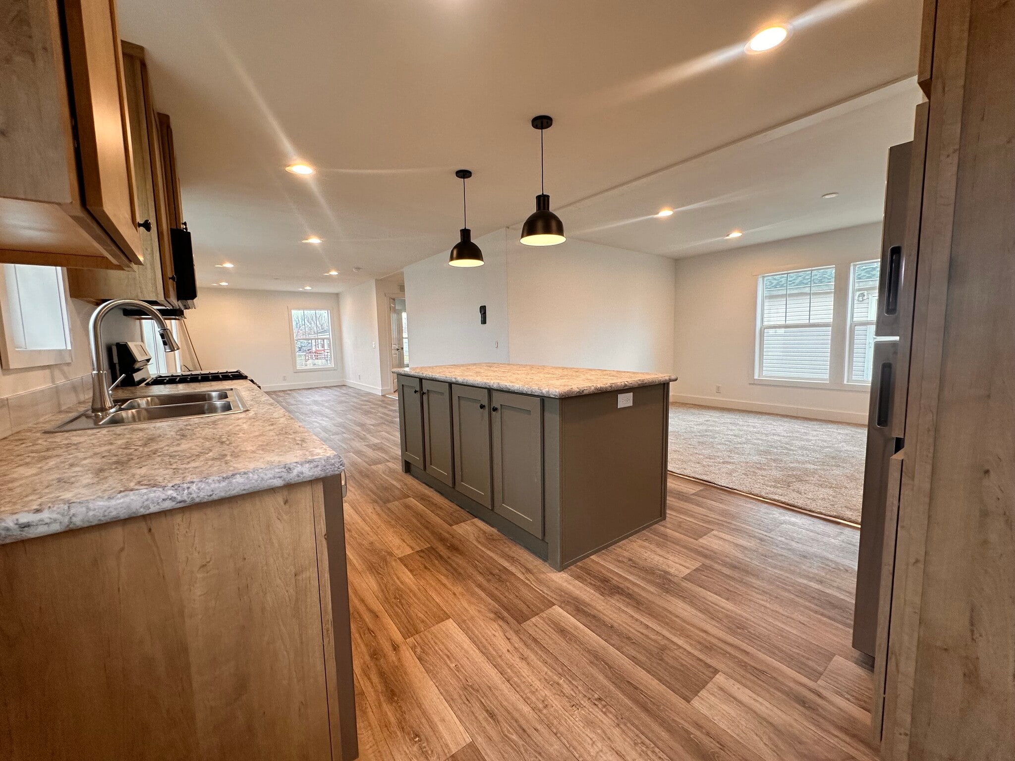 Building Photo - 15 Cavalier St N