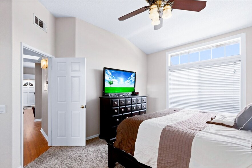 Building Photo - 8060 E Goldenrod Ln