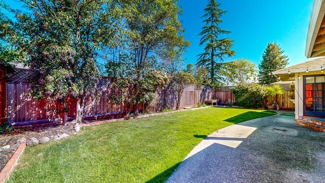 Building Photo - Well Maintain West Side Single Story 3 bedroom 2 bathroom home with 2 car garage