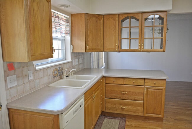 Building Photo - Town Home